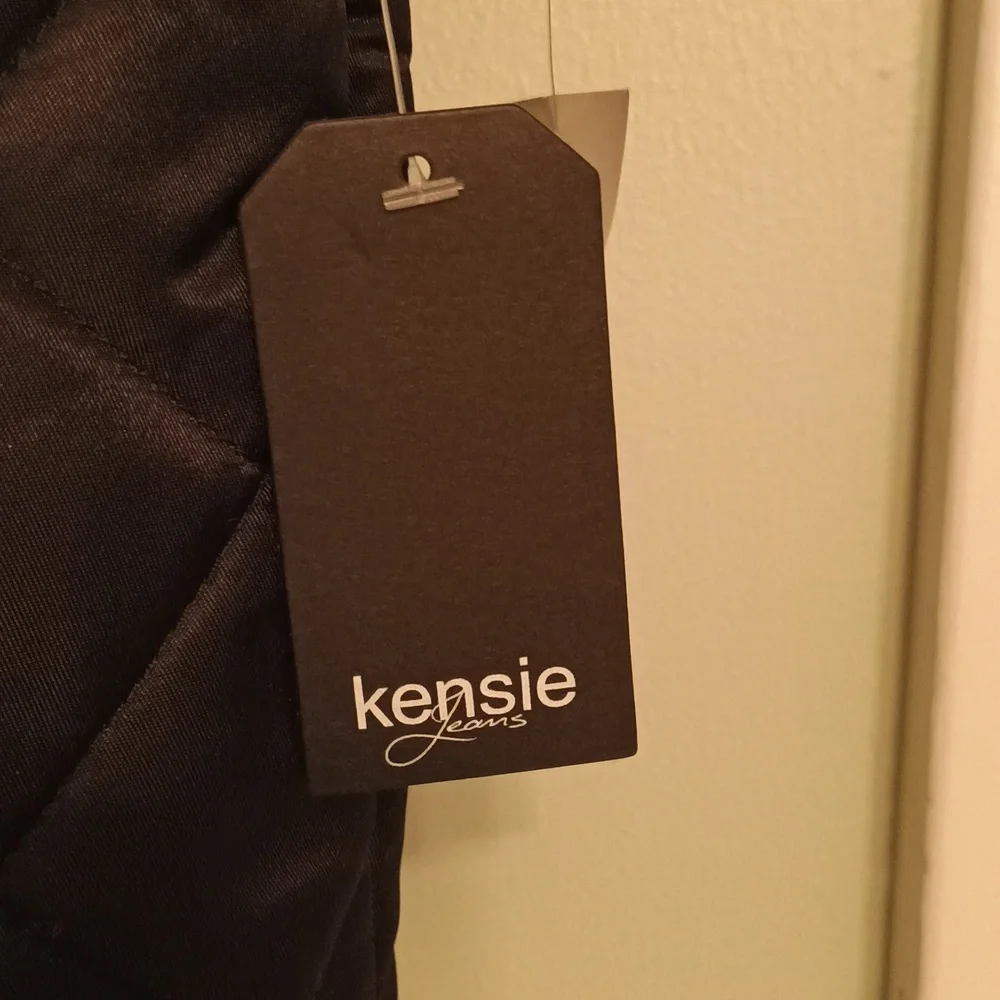 NWT Woman's Large Kensie Jeans Black Quilted Vest with Tan Faux Fur, Gold Zipper